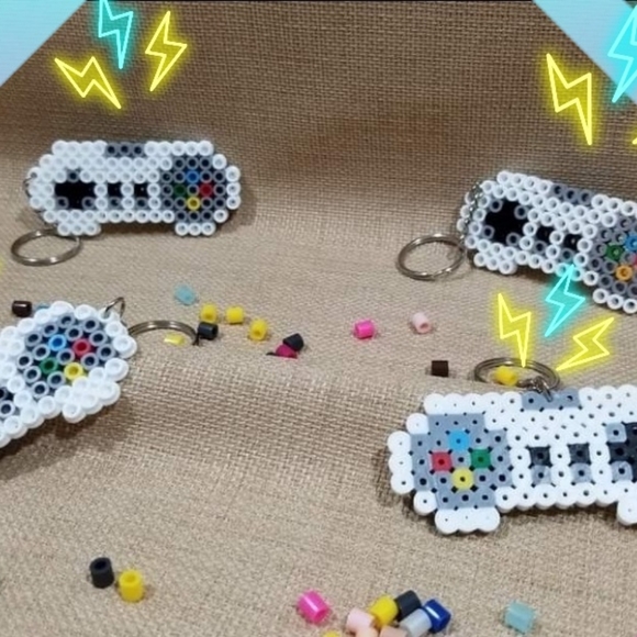 16-Bit Vintage Gaming Controller Keychain - Picture 2 of 2